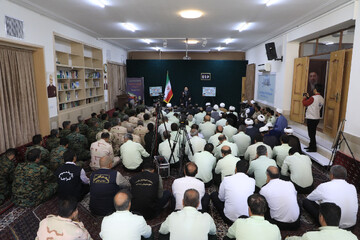 تصاویر / دیدار فرماندهان نیروی انتظامی خراسان جنوبی به مناسبت هفته ناجا با امام جمعه بیرجند