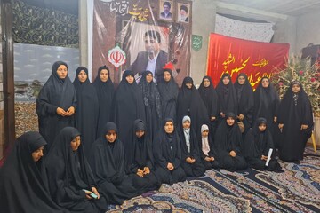 دیدار طلاب مدرسه علمیه فاطمه‌الزهرا(س) جنت‌شهر داراب با خانواده‌های شهدای جنگ رمضان