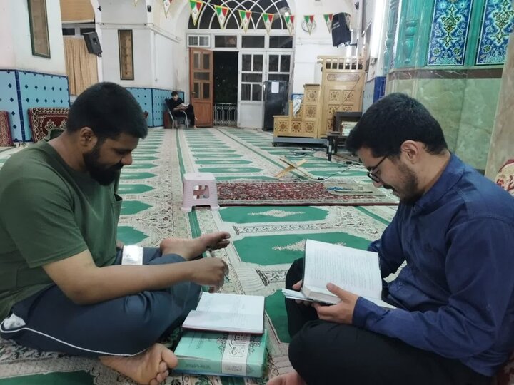 تصاویر/ مباحثه طلاب مدرسه علمیه آیت‌الله مدنی کاشانی(ره)