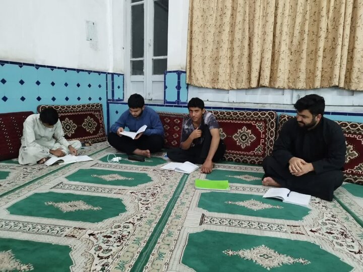 تصاویر/ مباحثه طلاب مدرسه علمیه آیت‌الله مدنی کاشانی(ره)