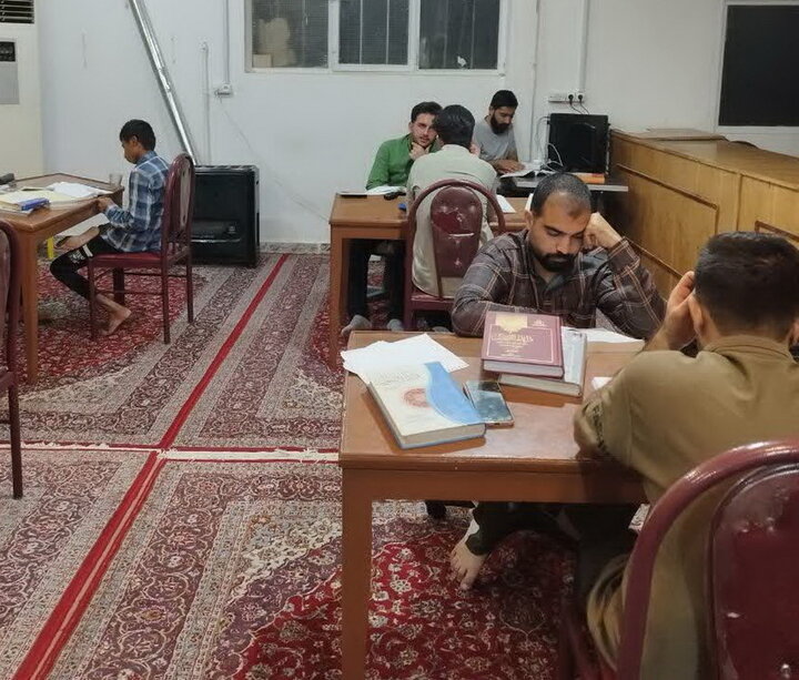 تصاویر/ مباحثه طلاب مدرسه علمیه آیت‌الله مدنی کاشانی(ره)