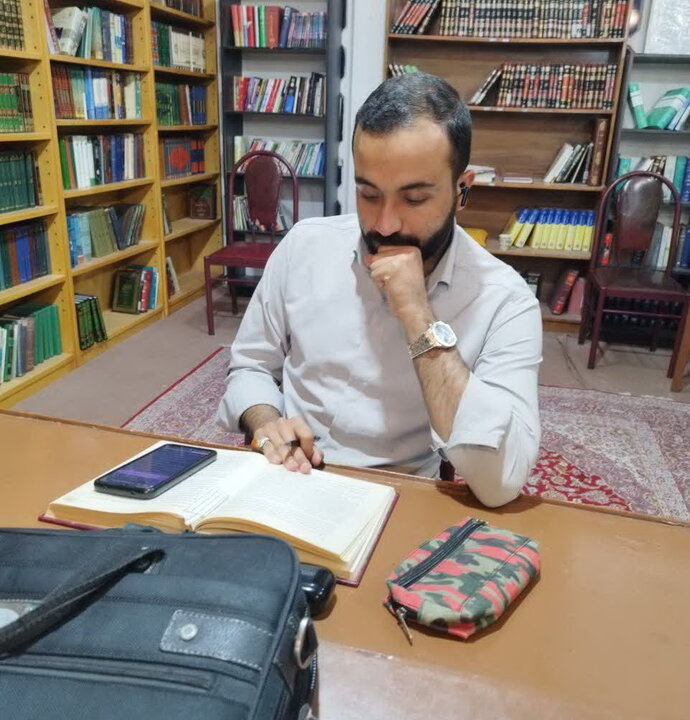 تصاویر/ مباحثه طلاب مدرسه علمیه آیت‌الله مدنی کاشانی(ره)