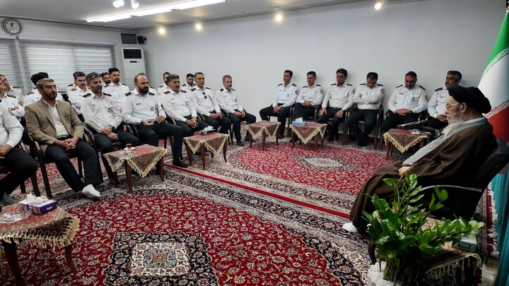 تصاویر|دیدار مدیر عامل سازمان آتش‌نشانی و خدمات ایمنی شهرداری اصفهان با امام جمعه