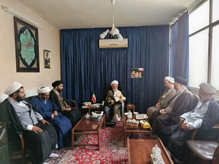 تصاویر/مدیرکل حوزه ریاست مرکز خدمات با نماینده ولی‌فقیه در استان مرکزی