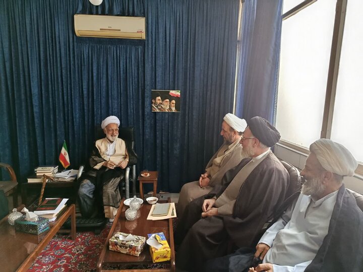 تصاویر/مدیرکل حوزه ریاست مرکز خدمات با نماینده ولی‌فقیه در استان مرکزی
