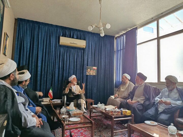 تصاویر/مدیرکل حوزه ریاست مرکز خدمات با نماینده ولی‌فقیه در استان مرکزی
