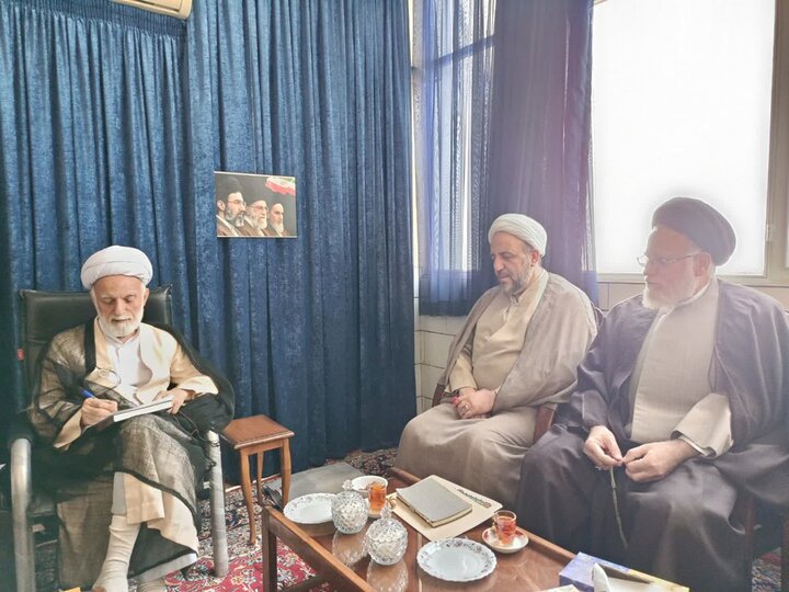 تصاویر/مدیرکل حوزه ریاست مرکز خدمات با نماینده ولی‌فقیه در استان مرکزی