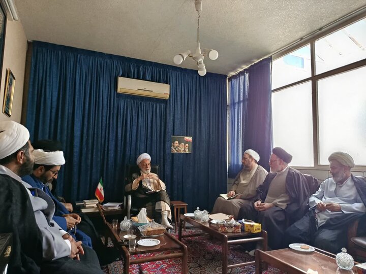 تصاویر/مدیرکل حوزه ریاست مرکز خدمات با نماینده ولی‌فقیه در استان مرکزی