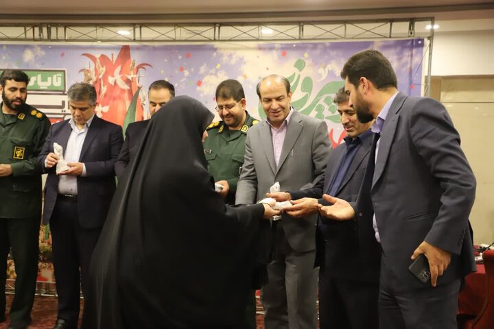 تصاویر/دورهمی جمعی از همسران معظم شهدا با مسئولان استانی در اراک