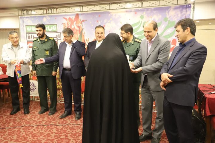 تصاویر/دورهمی جمعی از همسران معظم شهدا با مسئولان استانی در اراک