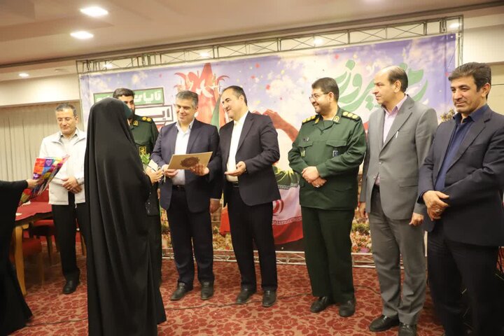 تصاویر/دورهمی جمعی از همسران معظم شهدا با مسئولان استانی در اراک