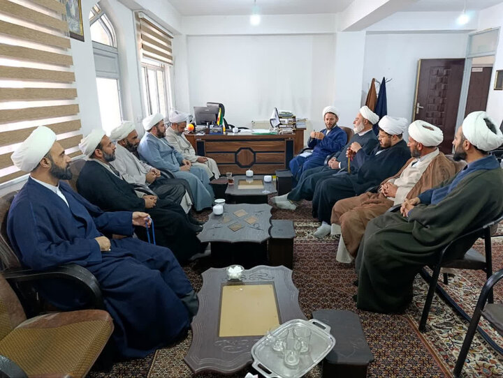 تصاویر/ جلسه هم اندیشی اساتید مدرسه علمیه امام رضا (ع) میاندوآب