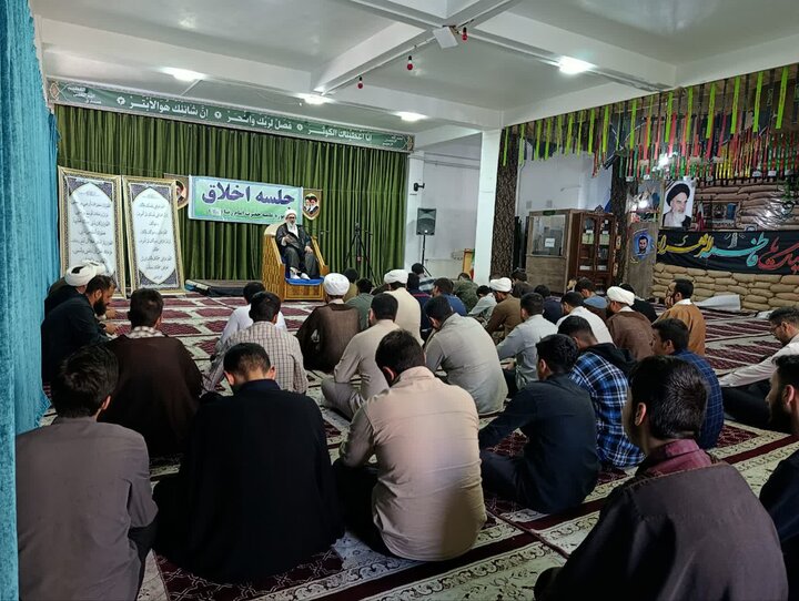 تصاویر/ جلسه اخلاق طلاب مدرسه علمیه امام رضا علیه السلام میاندوآب