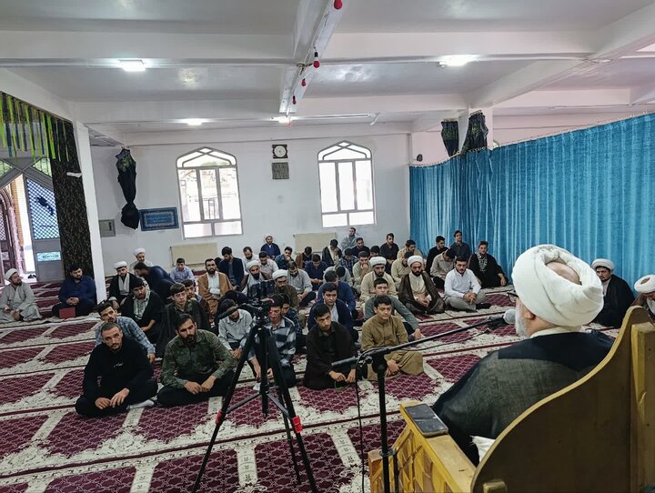 تصاویر/ جلسه اخلاق طلاب مدرسه علمیه امام رضا علیه السلام میاندوآب