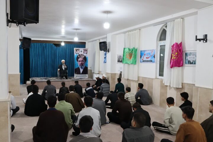 تصاویر/ جلسه اخلاق طلاب شاهین دژ