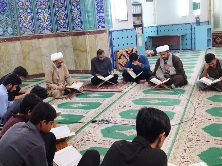 تصاویر/ جلسه قرائت قرآن کریم طلاب مدرسه علمیه آیت‌الله مدنی کاشانی(ره)