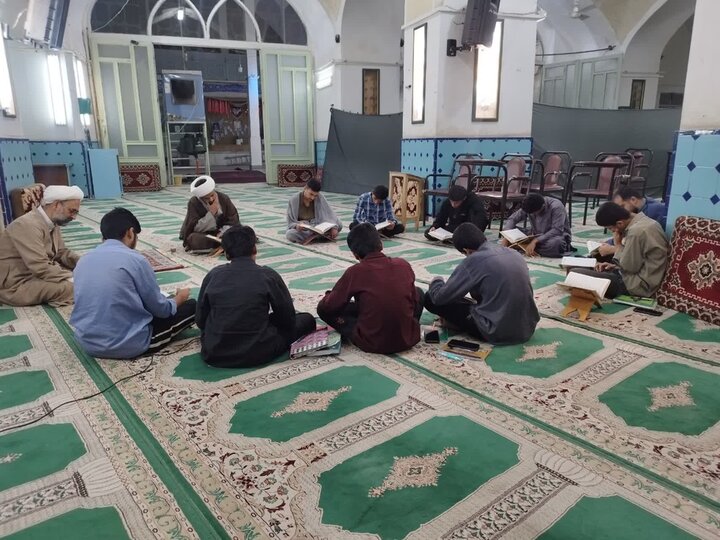 تصاویر/ جلسه قرائت قرآن کریم طلاب مدرسه علمیه آیت‌الله مدنی کاشانی(ره)