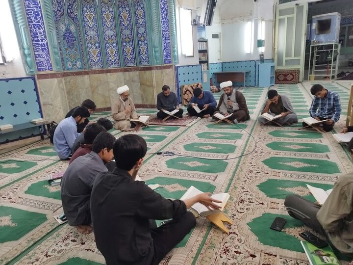 تصاویر/ جلسه قرائت قرآن کریم طلاب مدرسه علمیه آیت‌الله مدنی کاشانی(ره)