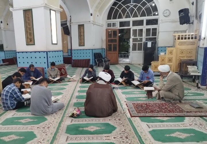 تصاویر/ جلسه قرائت قرآن کریم طلاب مدرسه علمیه آیت‌الله مدنی کاشانی(ره)