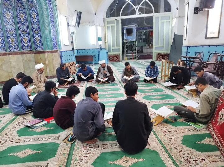 تصاویر/ جلسه قرائت قرآن کریم طلاب مدرسه علمیه آیت‌الله مدنی کاشانی(ره)