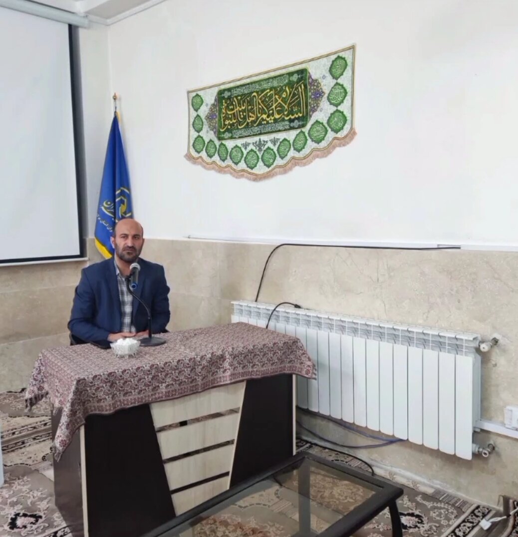 نشست بصیرتی با تأکید بر مقابله با جنگ شناختی دشمن در مدرسه علمیه حضرت زهرا سنجان
