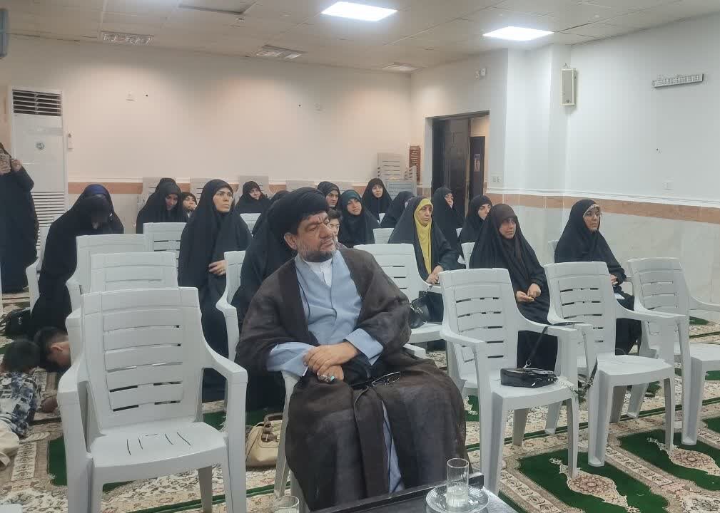 دوره جامع سیر مطالعاتی رهبر شهید در مدرسه علمیه الزهرا(س) گناوه برگزار شد+تصاویر