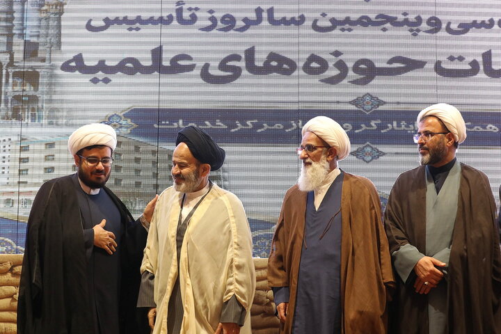گزارش تصویری + گرامیداشت سی‌وپنجمین سالروز تأسیس مرکز خدمات حوزه‌های علمیه