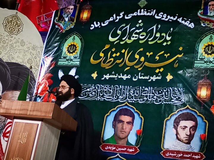 تصاویر/ حضور رئیس سازمان عقیدتی سیاسی فراجا در اجتماع مردمی مهدیشهر