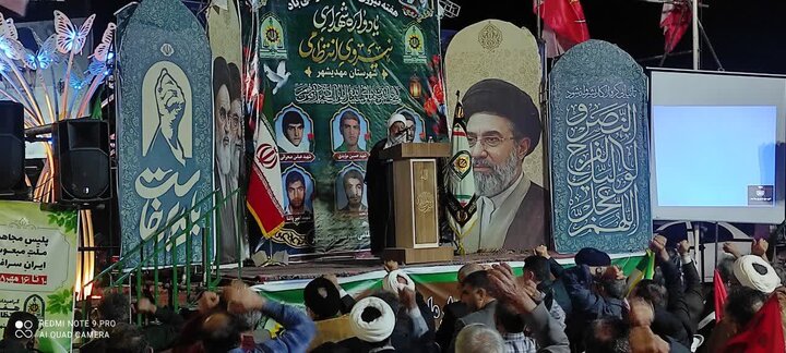 تصاویر/ حضور رئیس سازمان عقیدتی سیاسی فراجا در اجتماع مردمی مهدیشهر