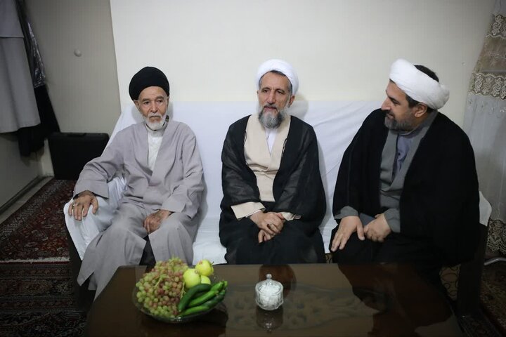 تصاویر / دیدار امام جمعه قزوین با دوتن از معمرین استان قزوین