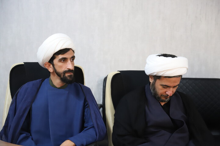 تصاویر/نشست صمیمی نماینده ولی فقیه با کادر و اساتید حوزه علمیه قروه