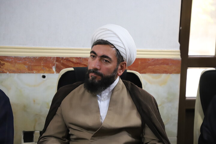 تصاویر/نشست صمیمی نماینده ولی فقیه با کادر و اساتید حوزه علمیه قروه