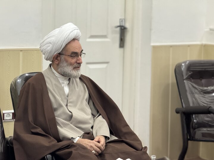 تصاویر/ نشست مشترک معاون منابع انسانی و پشتیبانی حوزه های علمیه و نماینده ولی فقیه در گیلان