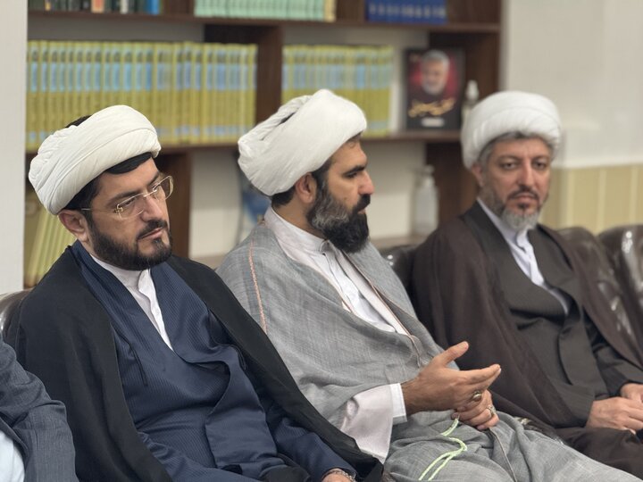 تصاویر/ نشست مشترک معاون منابع انسانی و پشتیبانی حوزه های علمیه و نماینده ولی فقیه در گیلان