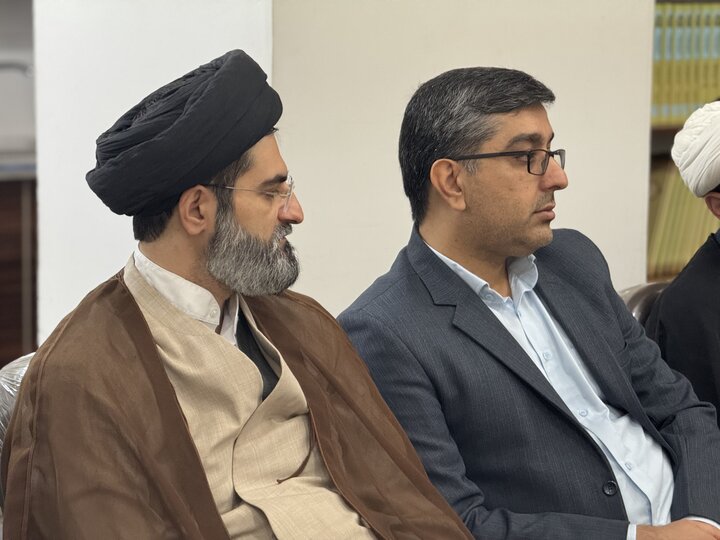 تصاویر/ نشست مشترک معاون منابع انسانی و پشتیبانی حوزه های علمیه و نماینده ولی فقیه در گیلان