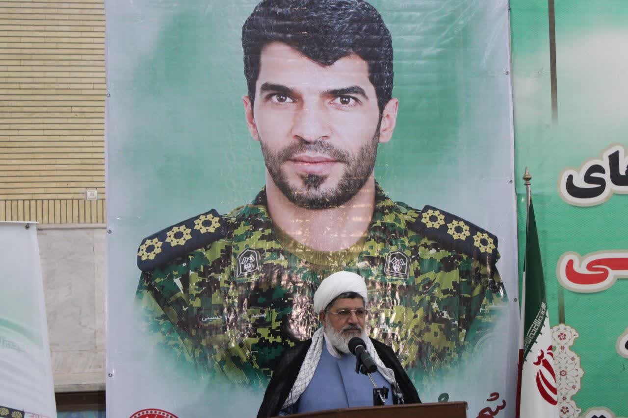 عزت برای ملت ایران باقی می‌ماند/ دنیا نباید هدف اصلی زندگی قرار گیرد