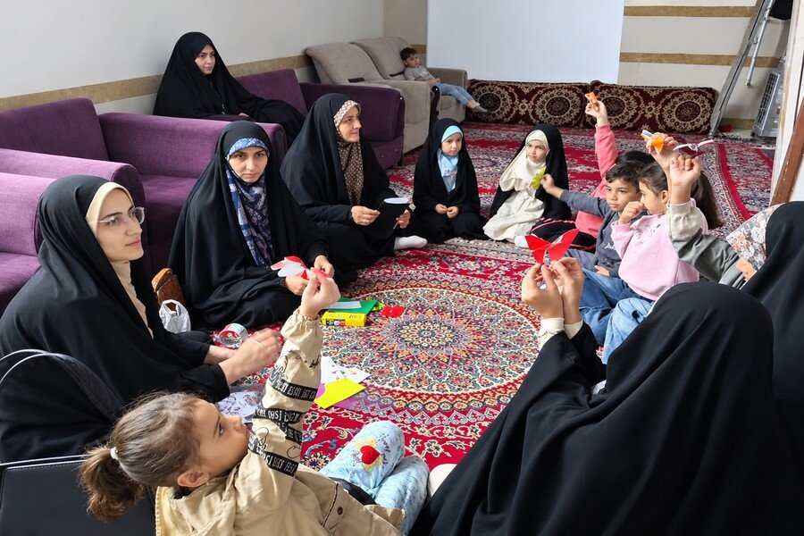 مهد آدینه؛ روایت متفاوت خواهران طلبه ملایری برای آموزش مفاهیم دینی به کودکان