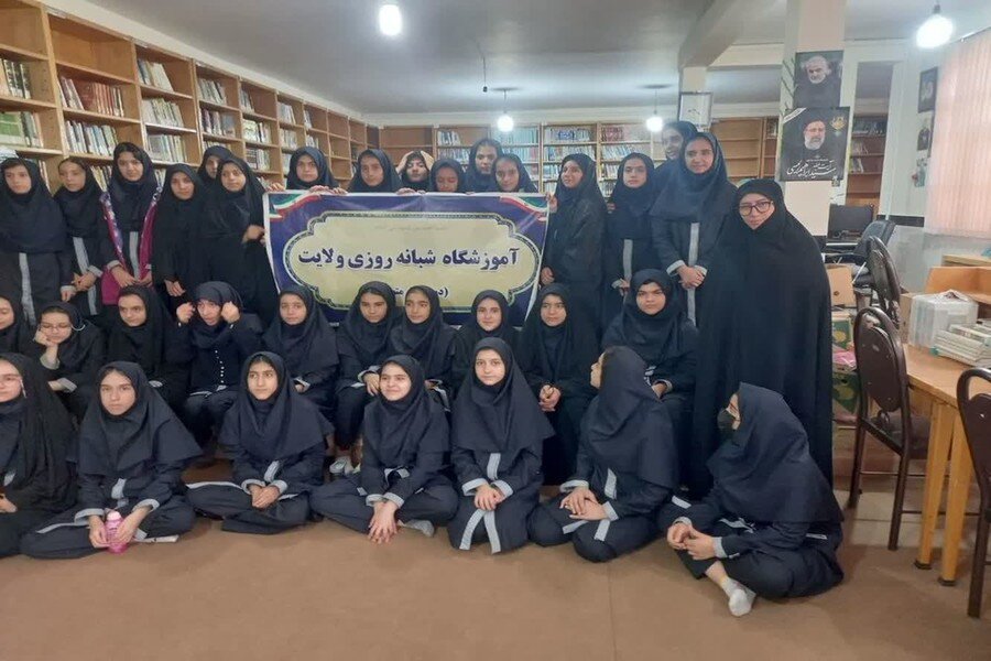 دانش‌آموزان با سلاح علم و ایمان در سنگر جهاد تبیین نقش‌آفرین باشند