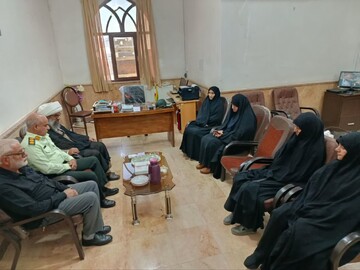 دیدار فرمانده نیروی انتظامی زرندیه با کادر مدرسه علمیه کوثر+عکس