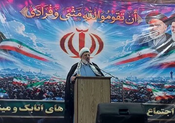 حضور مردم پشتوانه انقلاب و عامل اقتدار نیروهای مسلح است