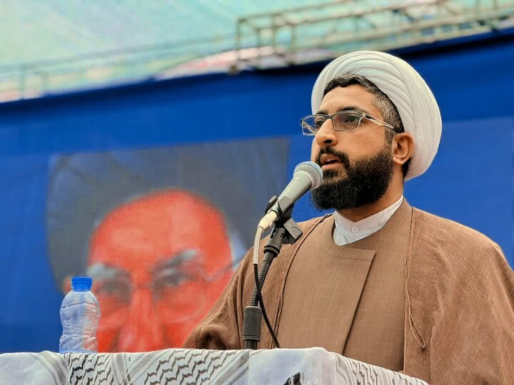 تصاویر/ یادواره 37 شهید  منطقه راویز کرمان در حریم حرم آقا سید حسین (ع)