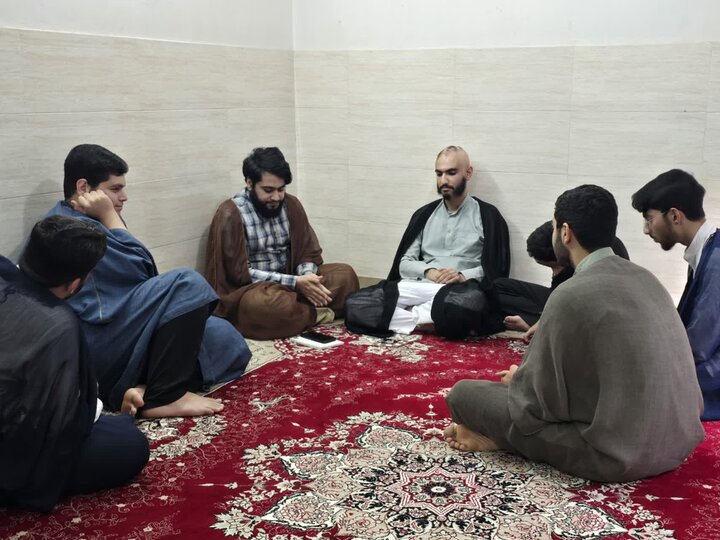تصاویر/  برگزاری نشست علمی در جمع طلاب مدرسه علمیه روحیه بابل