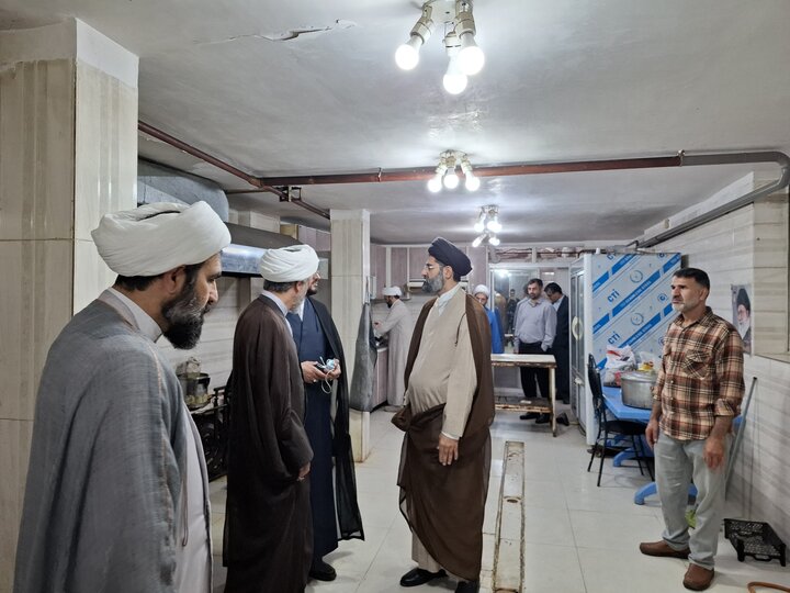 تصاویر/ بازدید معاون منابع انسانی و پشتیبانی حوزه های علمیه از مدرسه علمیه نائب الصدر رشت