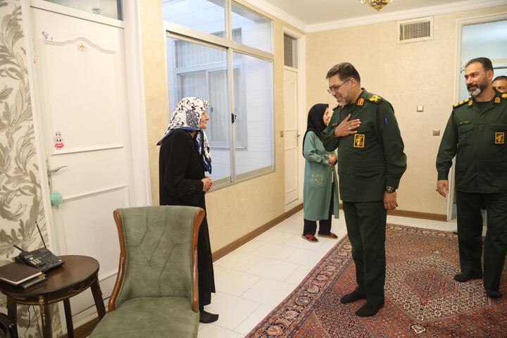 تصاویر / تجلیل امام جمعه همدان از افتخار آفرینی نوجوان همدانی در کنکور