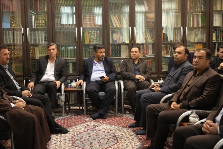 تصاویر/ دیدار مدیر کل و کارکنان اداره کل میراث فرهنگی استان با امام جمعه اردبیل