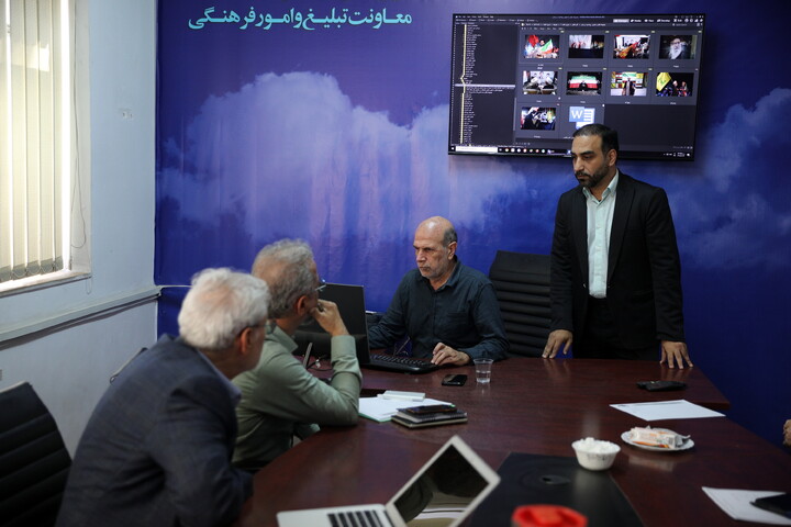 تصاویر/ داوری نهایی دومین و سومین پویش عکس «طریق العلماء» با حضور جمعی از اساتید و چهره‌های برجسته عرصه عکاسی در دبیرخانه دائمی جشنواره هنر آسمانی حوزه علمیه