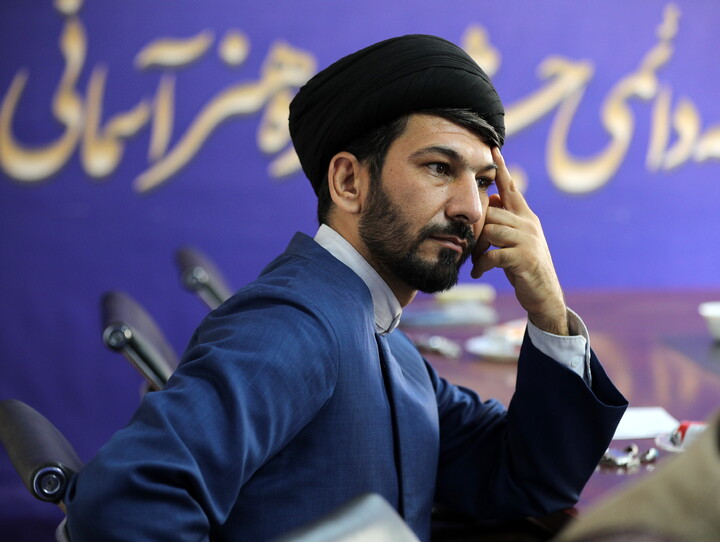 تصاویر/ داوری نهایی دومین و سومین پویش عکس «طریق العلماء» با حضور جمعی از اساتید و چهره‌های برجسته عرصه عکاسی در دبیرخانه دائمی جشنواره هنر آسمانی حوزه علمیه