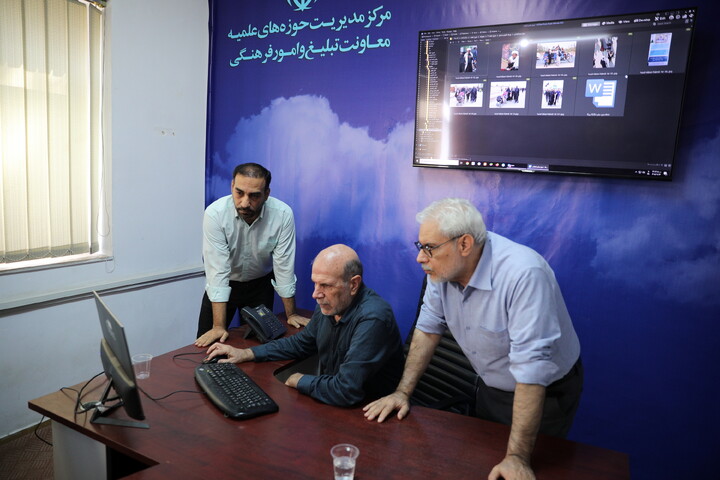 تصاویر/ داوری نهایی دومین و سومین پویش عکس «طریق العلماء» با حضور جمعی از اساتید و چهره‌های برجسته عرصه عکاسی در دبیرخانه دائمی جشنواره هنر آسمانی حوزه علمیه
