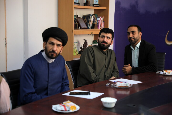 تصاویر/ داوری نهایی دومین و سومین پویش عکس «طریق العلماء» با حضور جمعی از اساتید و چهره‌های برجسته عرصه عکاسی در دبیرخانه دائمی جشنواره هنر آسمانی حوزه علمیه