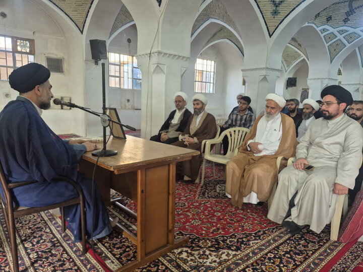 تصاویر/ درس اخلاق مدارس علمیه آیت‌الله مدنی و آقابزرگ کاشان
